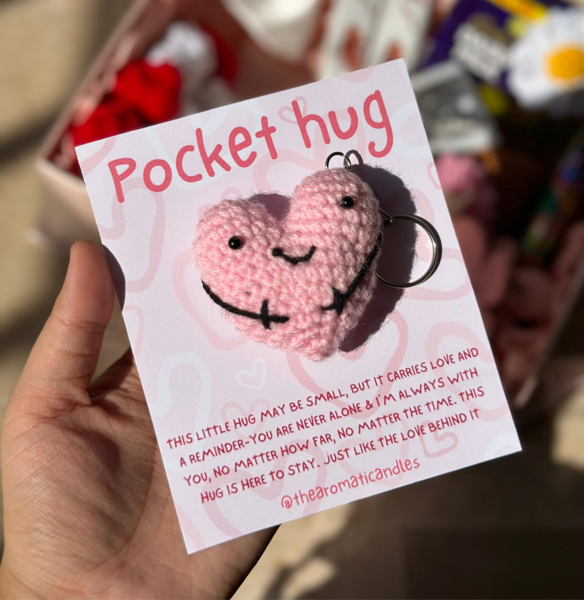 Hug Keychain Pocket hug - Crochet keychain with card – AROMA
