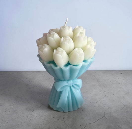 Petals & pleat tulip bouquet candle